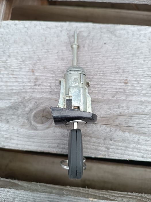 Wkładka kluczyk zamka drzwi przód VW passat B5 fl lc9z