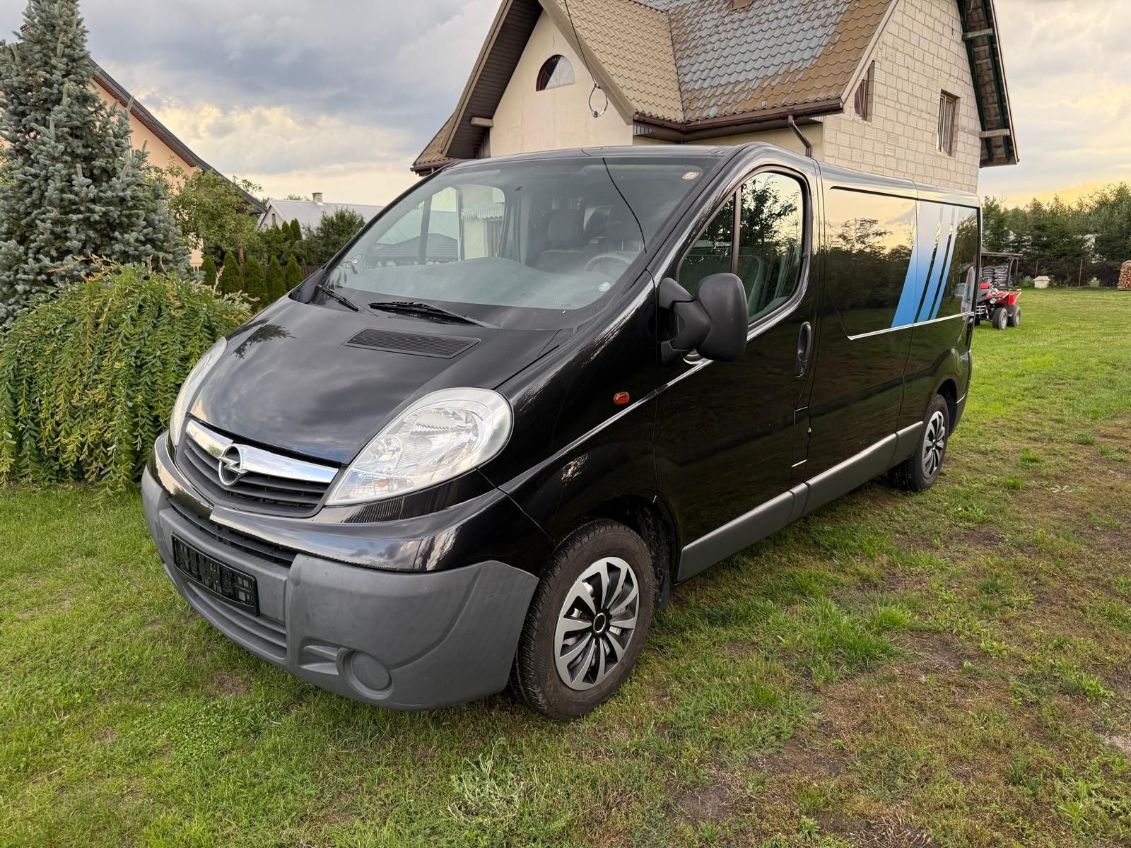 Opel Vivaro Long