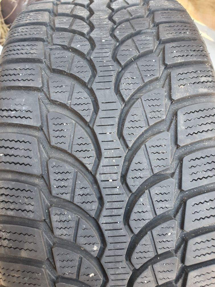 Opony Zimowe Bridgestone Blizzak Lm32  215.45.16 90V