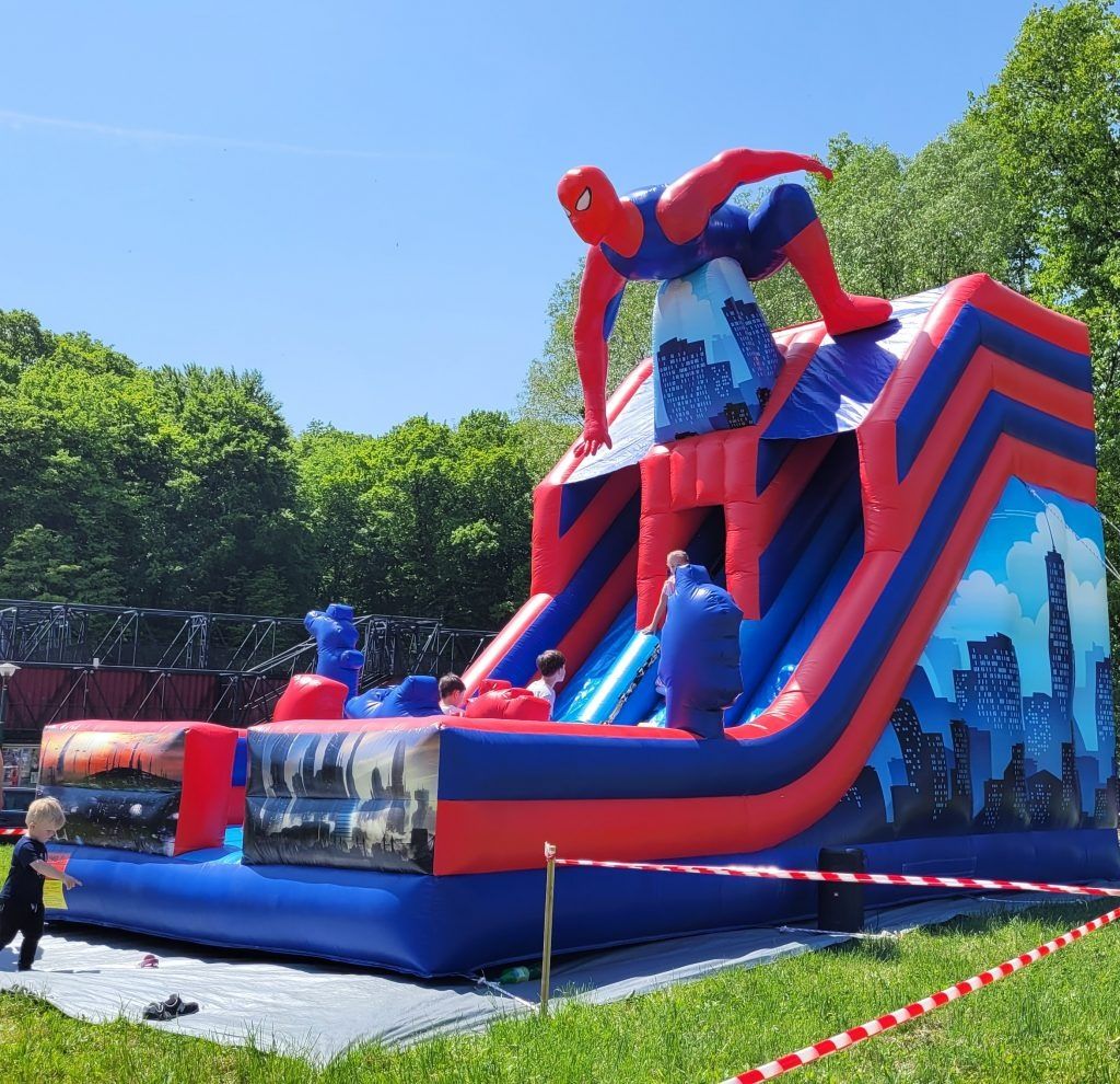 Dmuchaniec zjeżdżalnia Euro-Bungee trampolina wynajem Piana Party