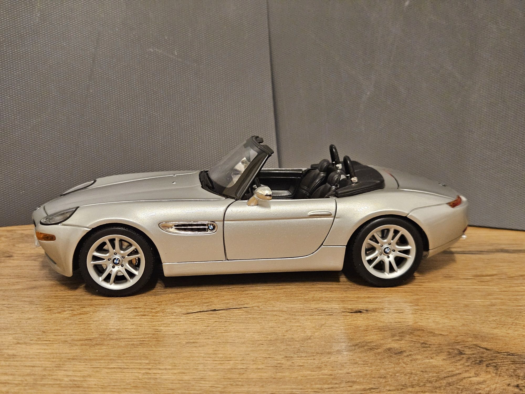 BMW Z8 1:18 Maisto James Bond 007