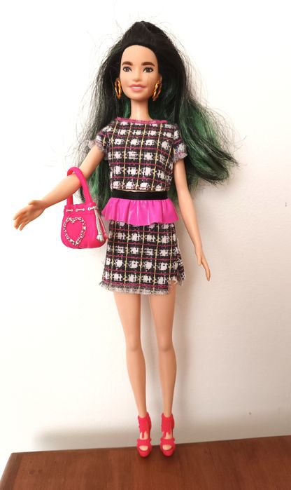 Лялька Mattel модниця