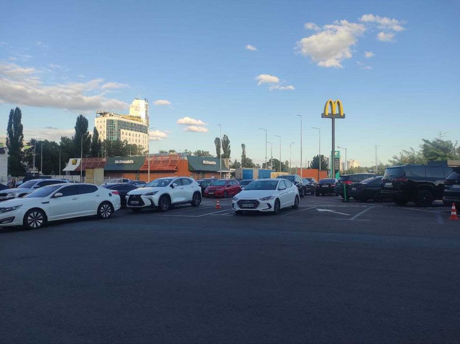 оренда приміщення 163 кв.м. в новому ТЦ поруч з Макдональдсом