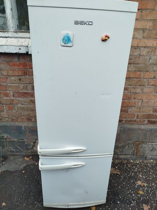 Двух камерний холодильник