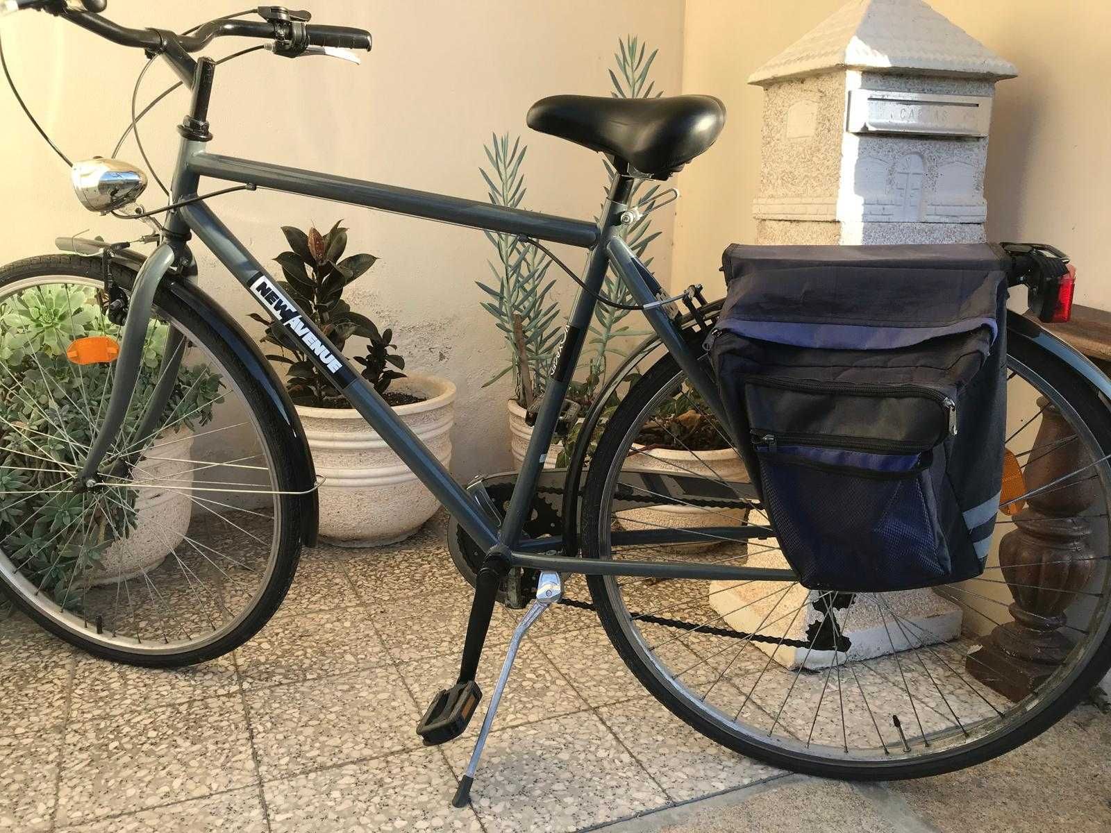 2 Bicicletas uma de mulher e uma de homem