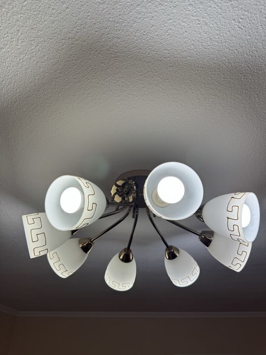 Люстра   потолочна   на   8 плафонів