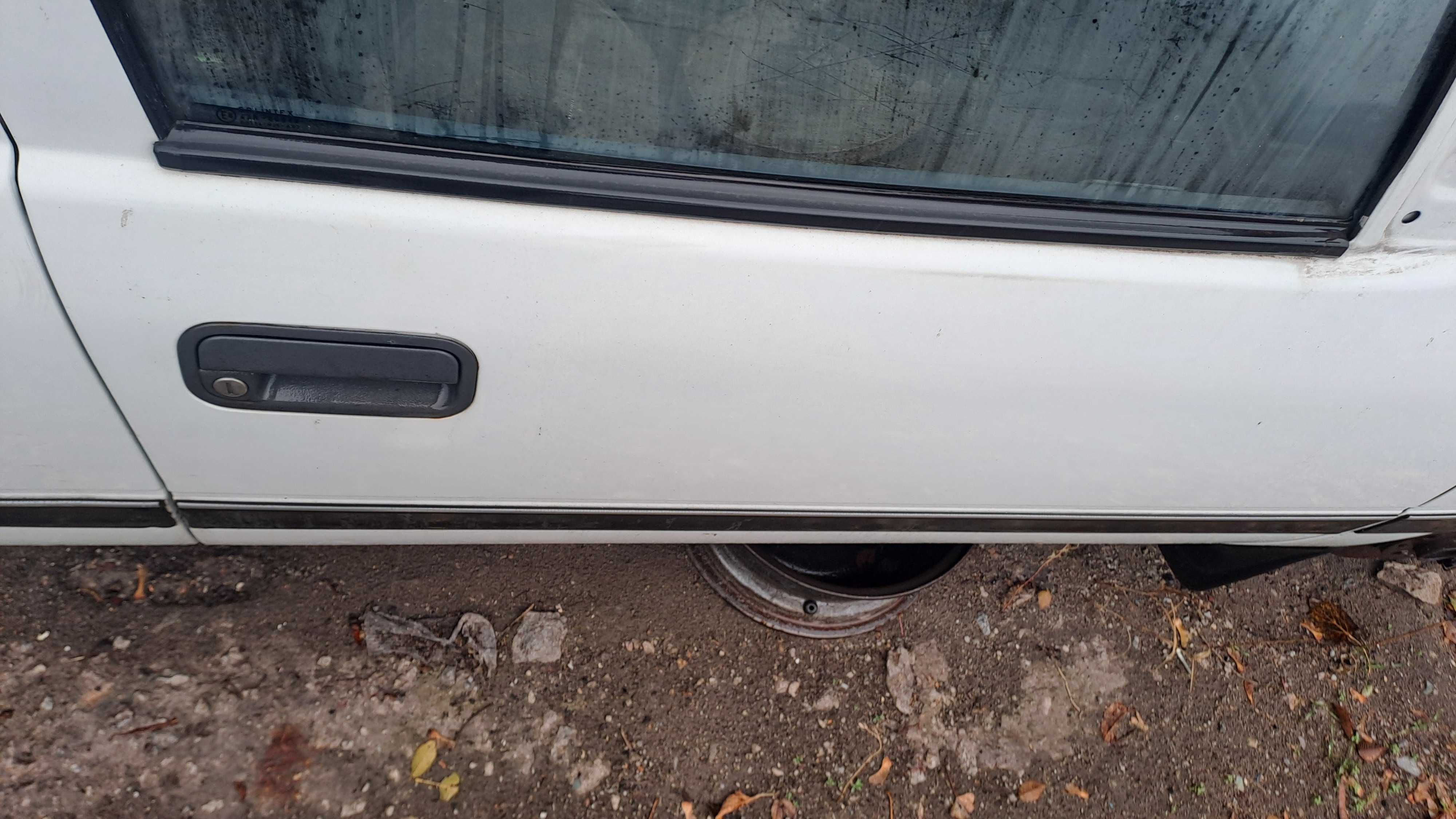 Молдинги Opel Vectra A