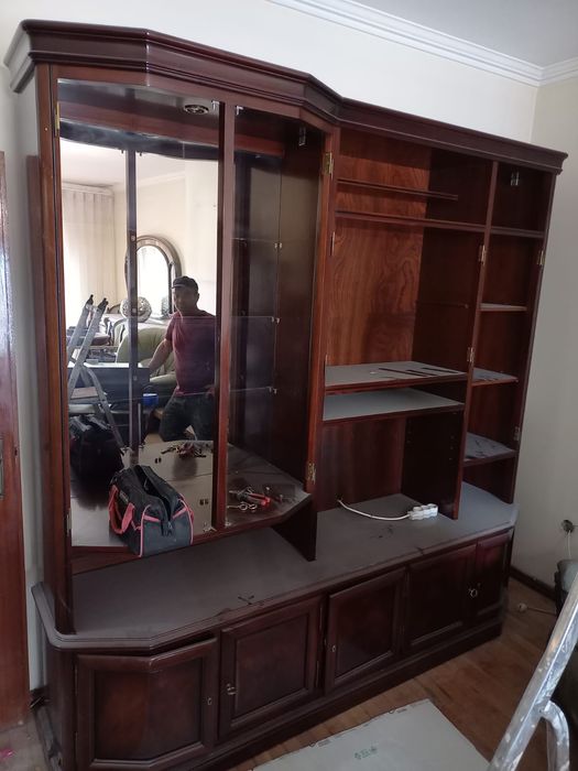 Móvel de sala em bom estado, madeira maciça