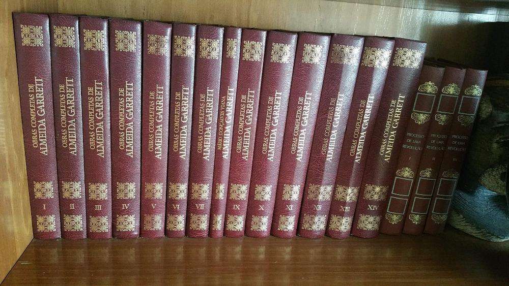 Coleção de livros, enciclopédias diversas em excelente estado