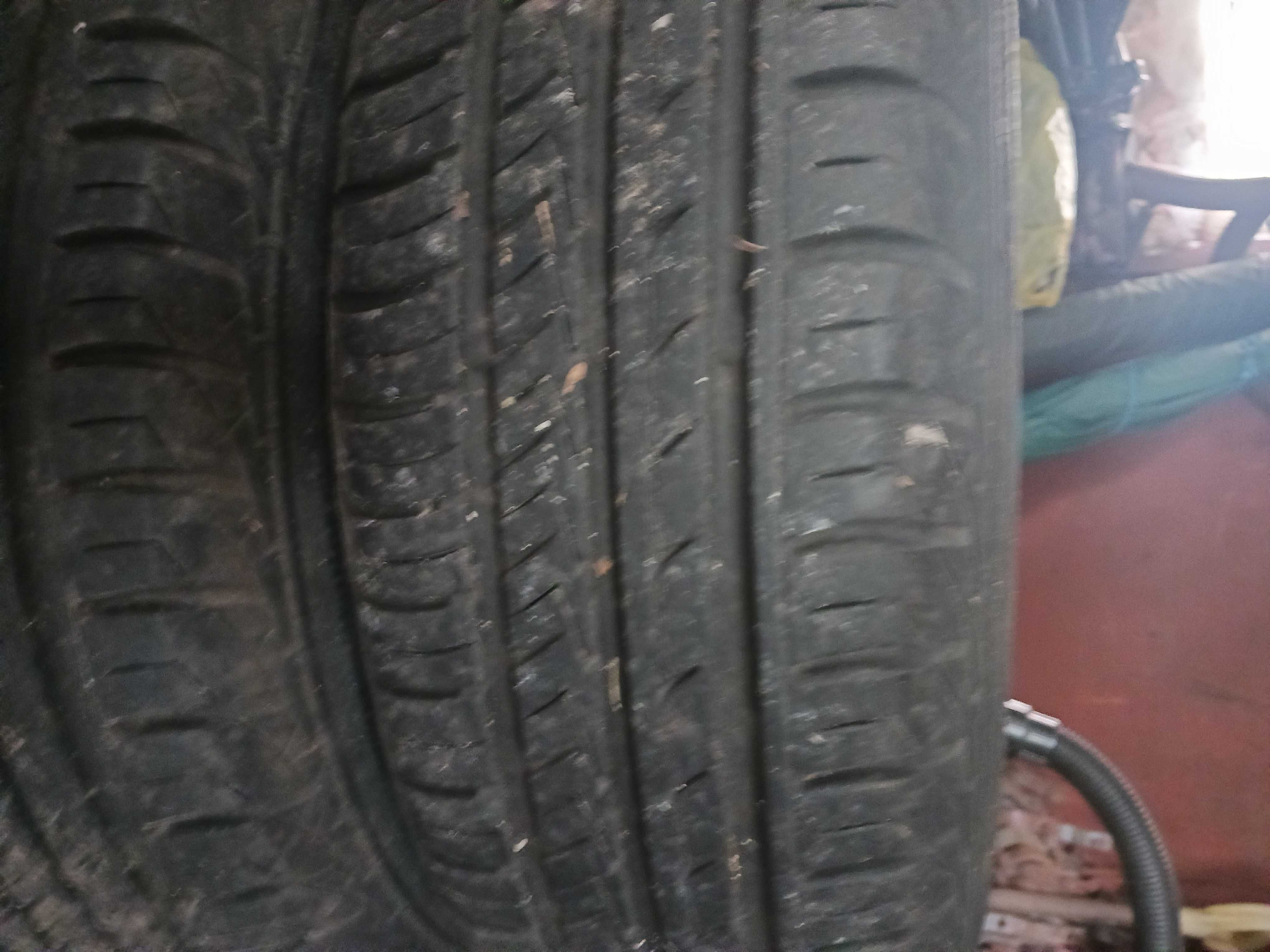 sprzedam 4 używane opony 165/70r13 na aluminiowej feldze.