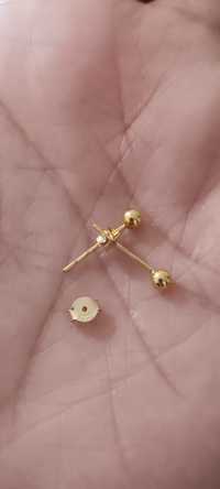 18k gold stud earrings