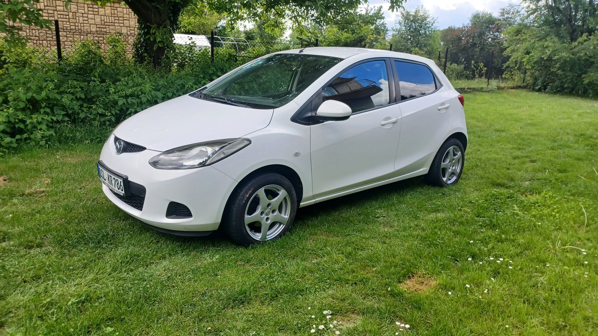 MAZDA 2 ,klima 10r,1.3 benz,stan b.dobry