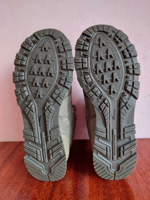 Кроссовки New Balance 574 оригінал 

Розмір по бірці:
Us 8 UK 7.5  EUR