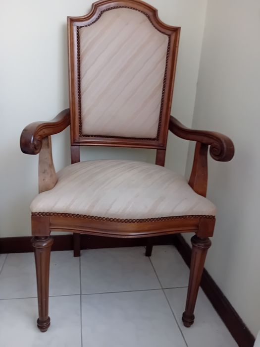 Cadeira antiga / clássica