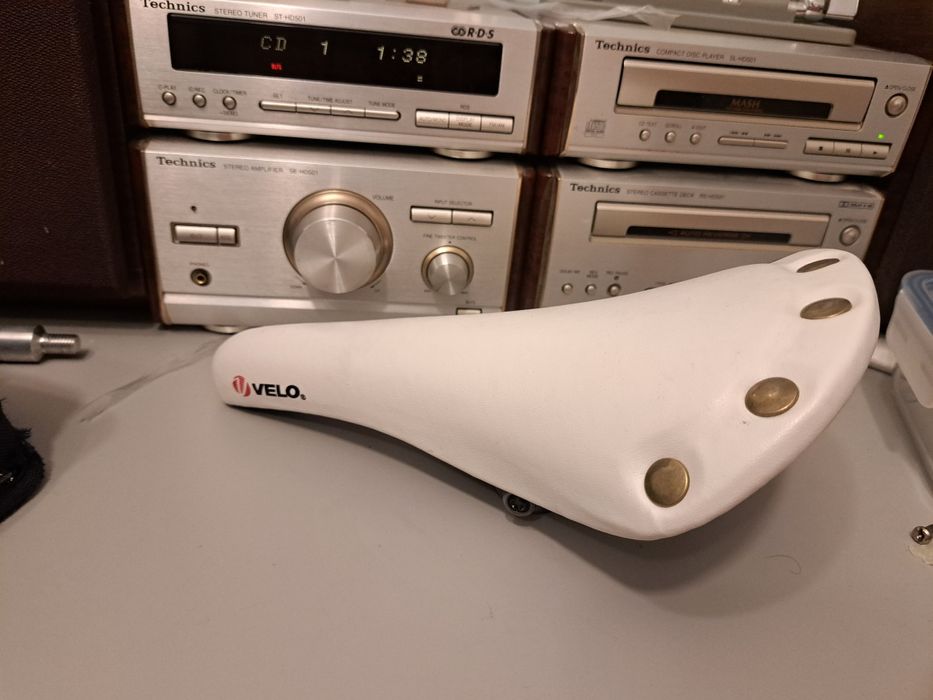 Biale siodelko prox ostre koło