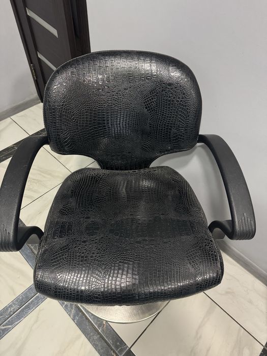 Продам крісло перукарське