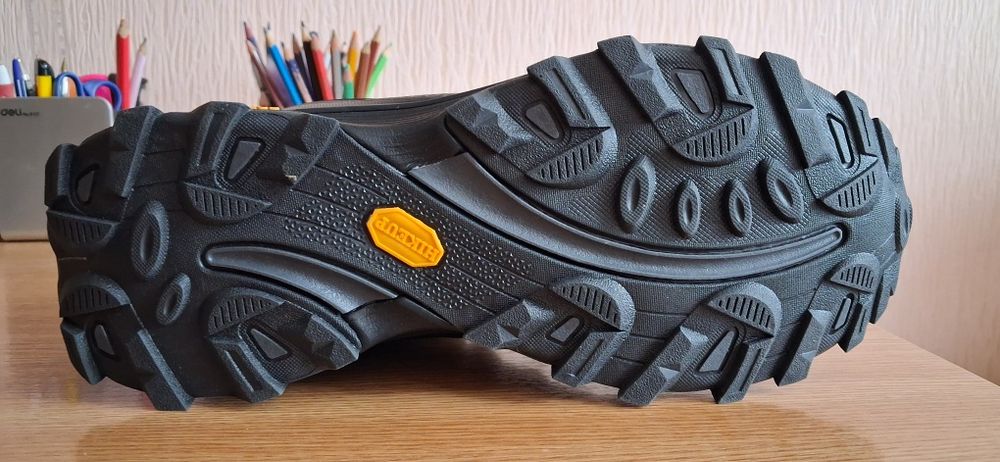 Продам кроссовки