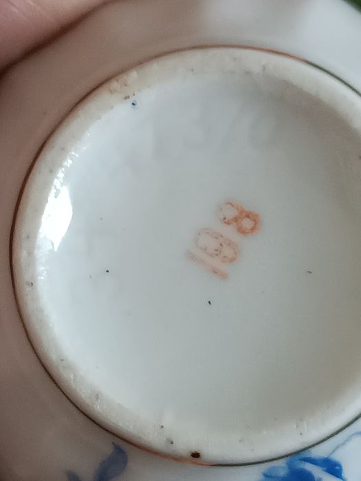 Mała filiżanka z podstawkiem
