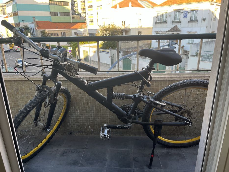 Bicicleta BTT suspensão total
