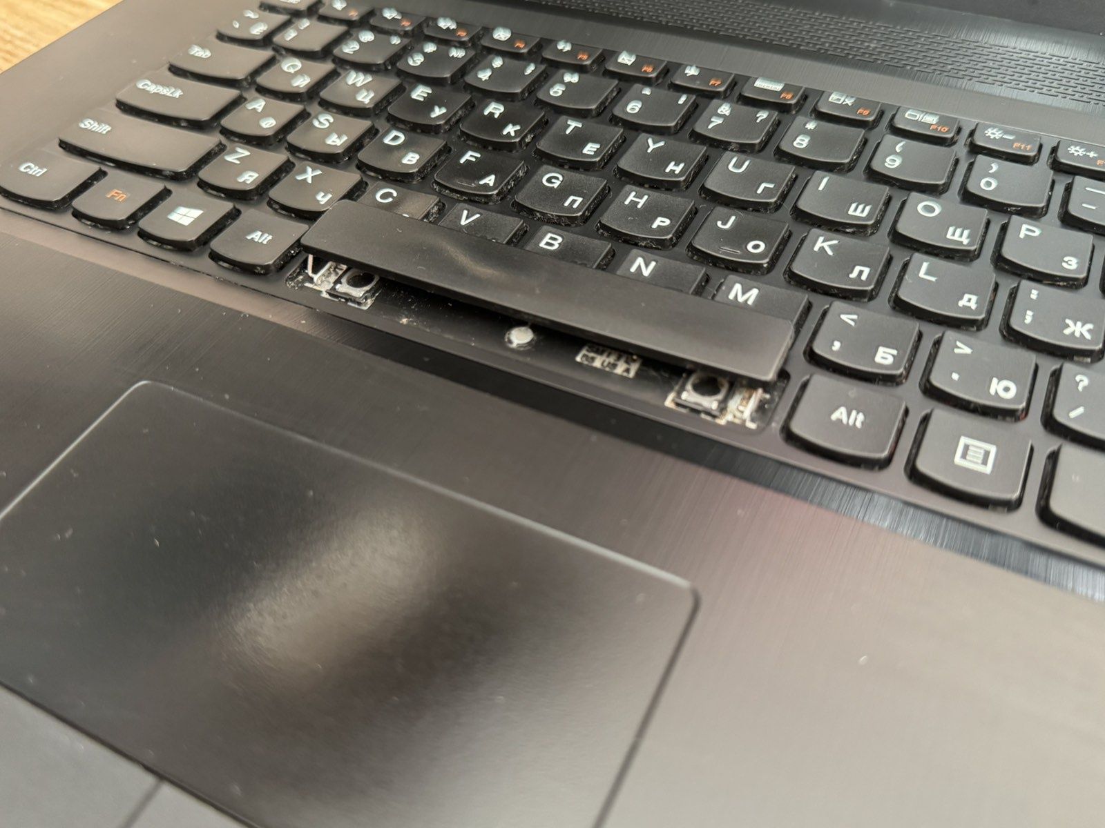 Ноутбук Lenovo G700 / 17.3