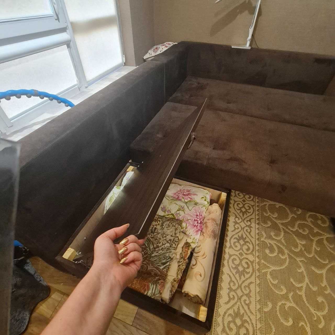 Кутовий диван великий