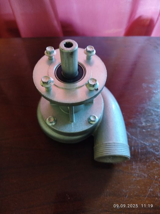 Насадка на мотокосу. Водяна помпа. Насос.