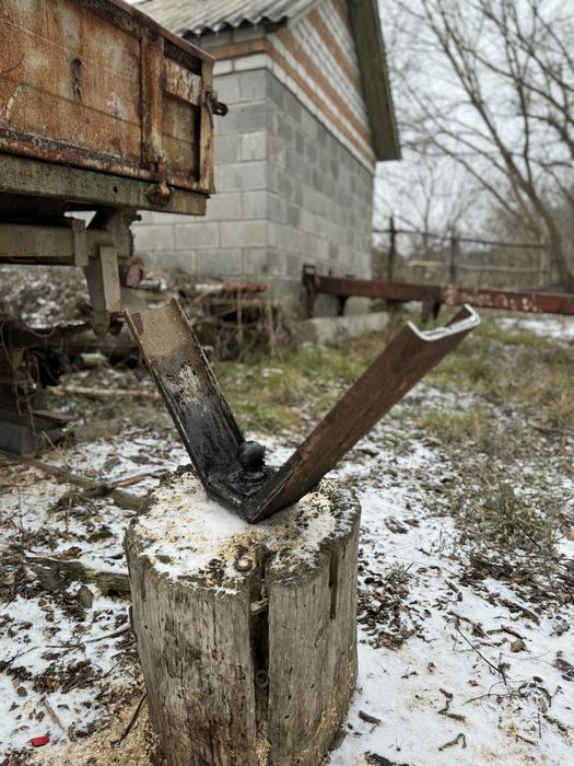 Крепление для цилиндра на прицеп 2ПТС4