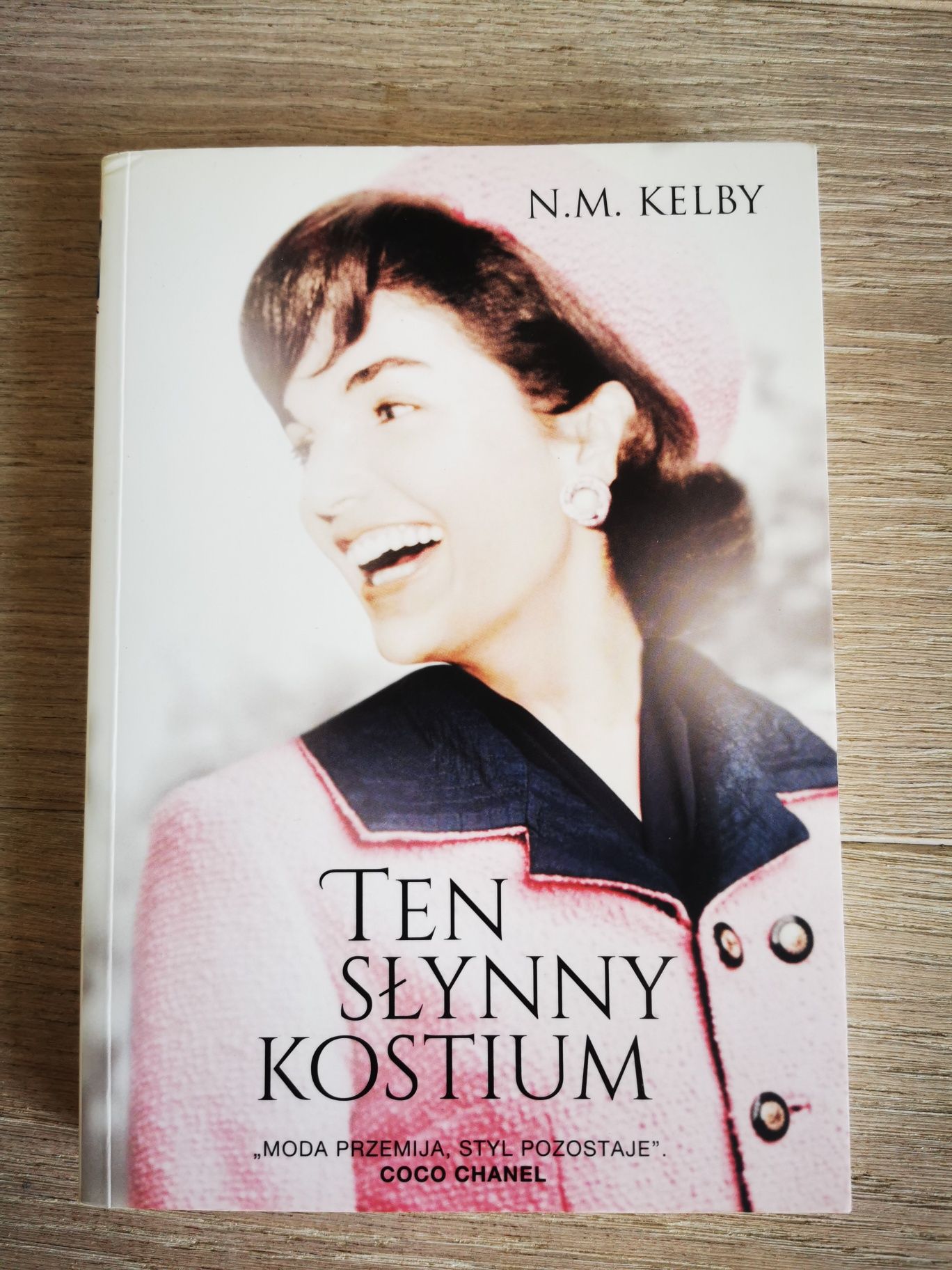 Ten słynny kostium N. M. Kelby Coco Chanel