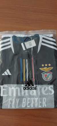 Camisola preta do Benfica