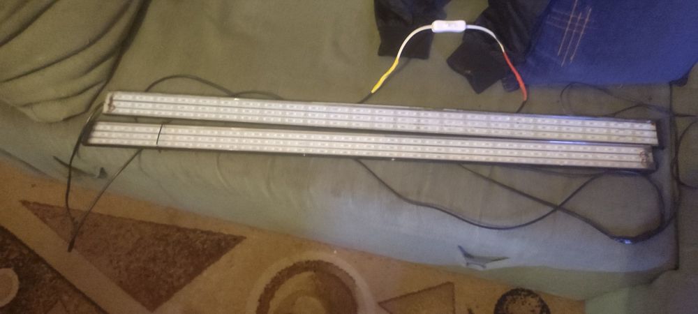 Sprzedam pilnie dwie lampy do akwarium