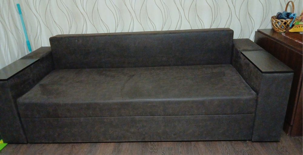 Диван розкладний з подушками