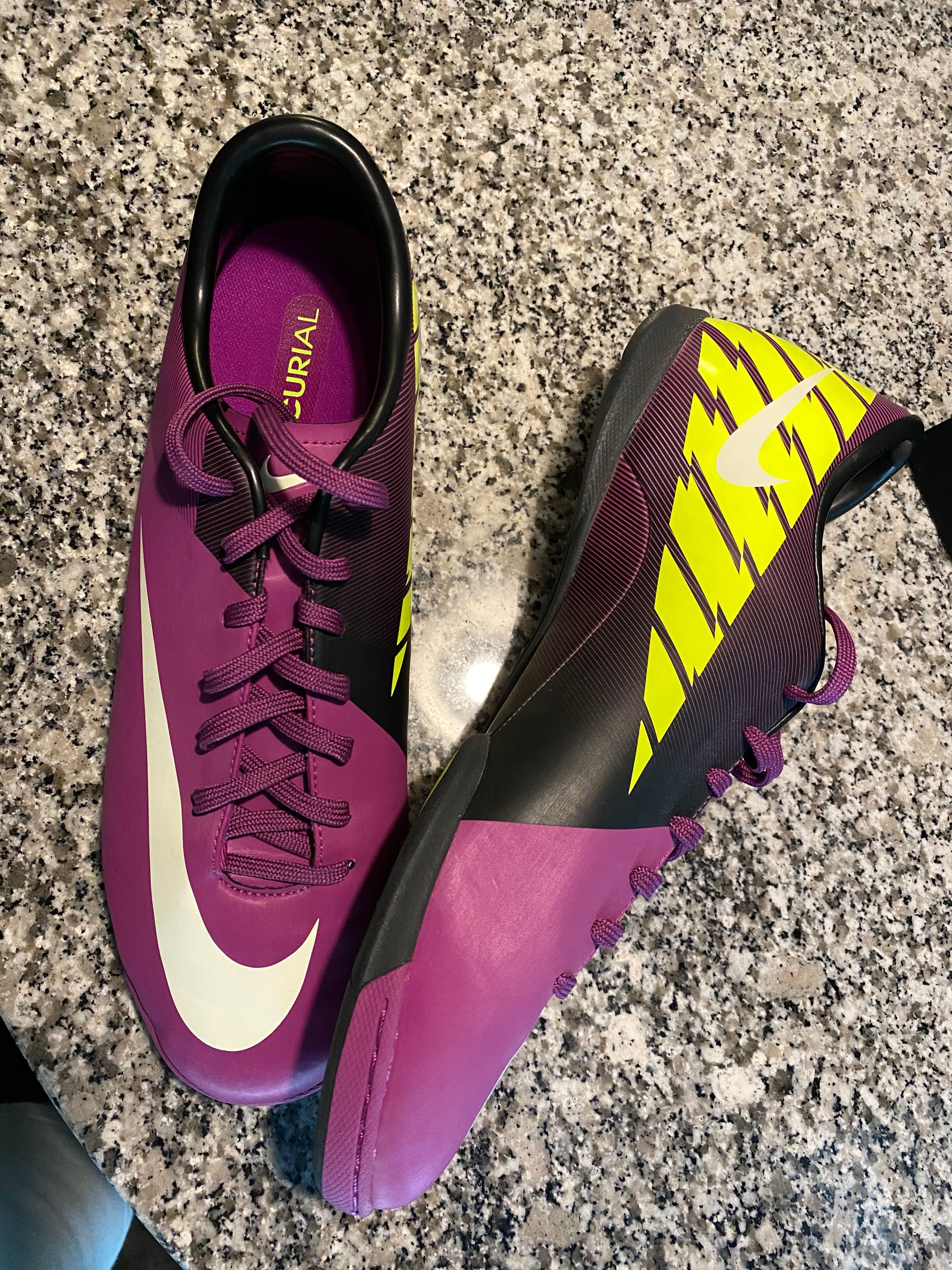 Nike mercurial .