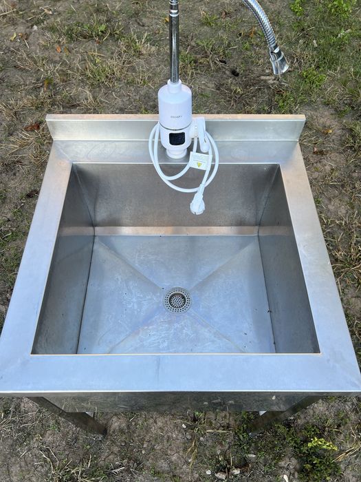 Професійна мийка з нержавіючої сталі.