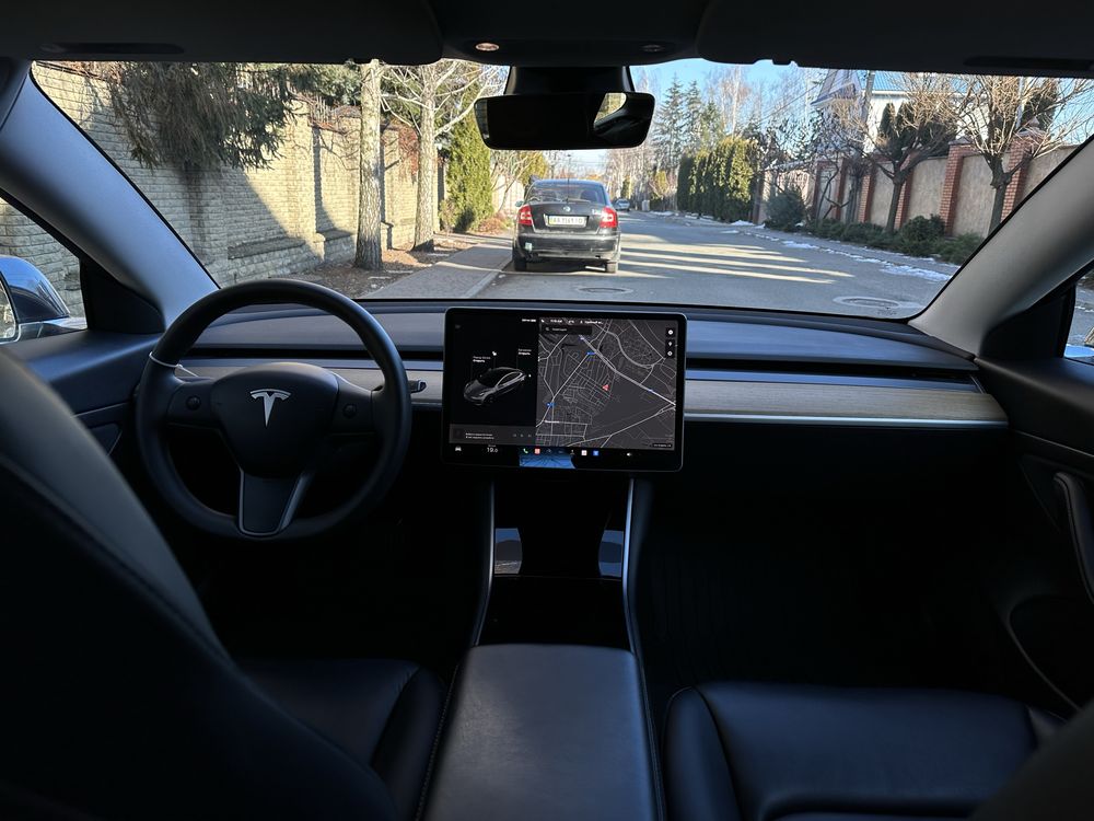 Tesla model 3 SR+