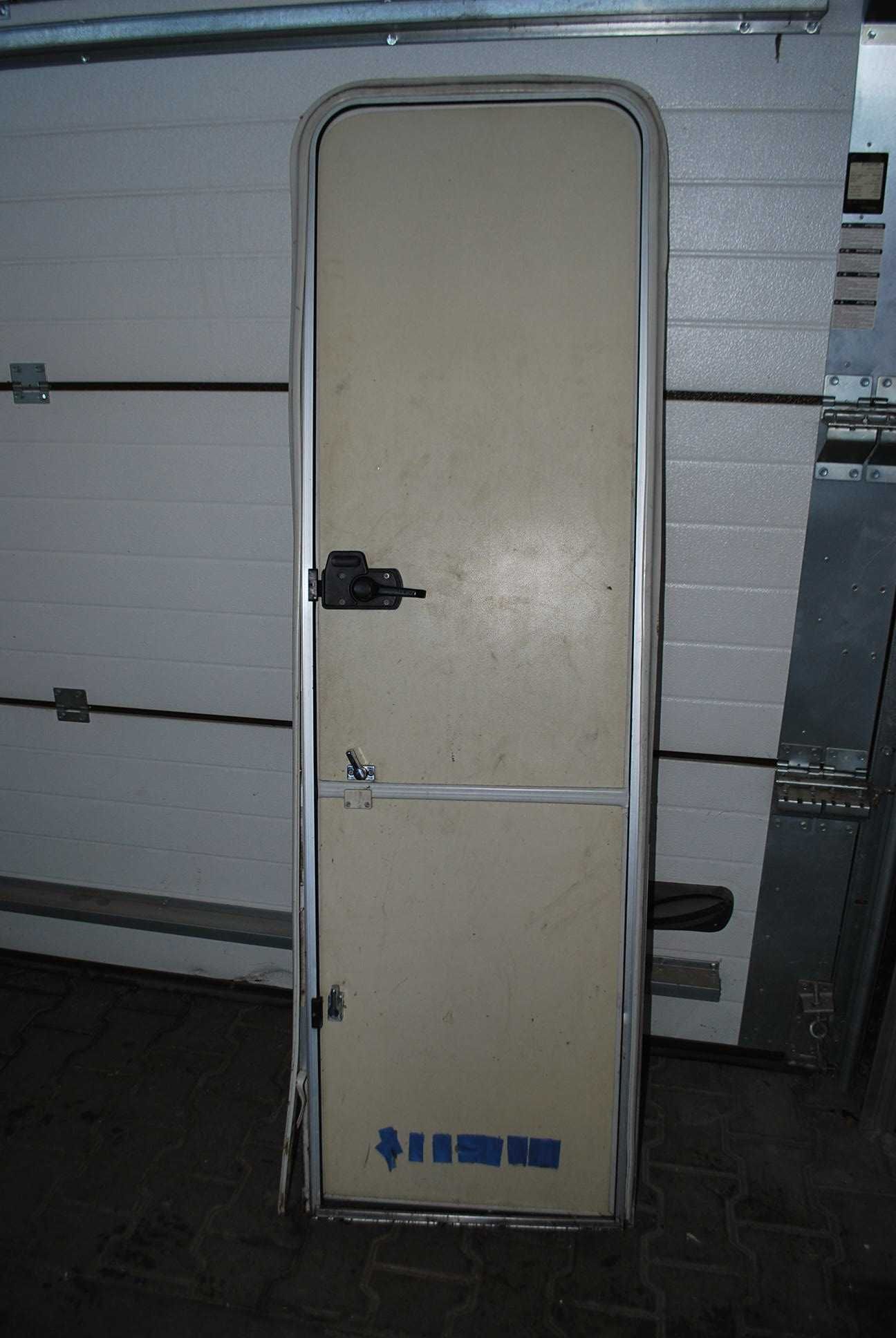 Drzwi z ramą KIP do przyczepy kempingowej/kampera
