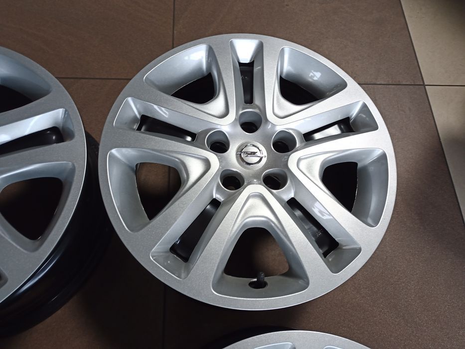 Struktura 16" Opel Astra K J 5*105 Felgi + Kołpaki+ TPSM DEMO jak NOWE