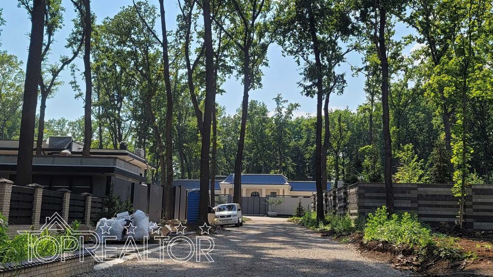 Продам участок  15 соток в коттеджном посёлке Роял Клаб лесопарк