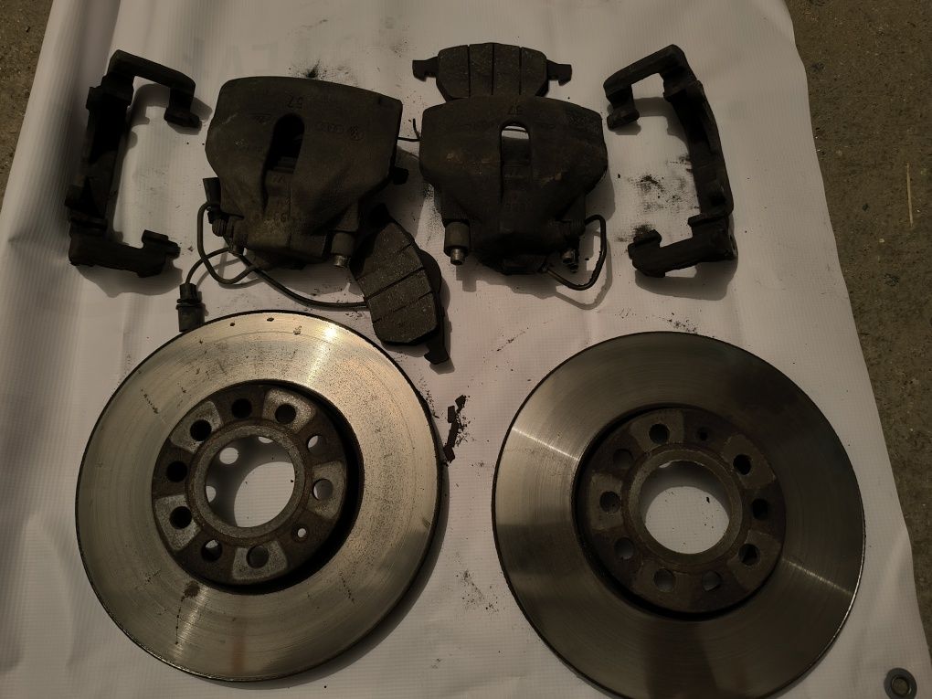 Hamulce zestaw audi a4 b6 288 mm tarcze jarzma zaciski klocki 885 886