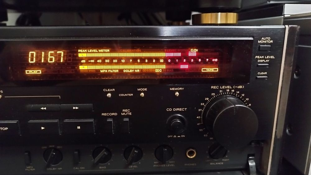 TEAC V-9000 stereo cassette deck