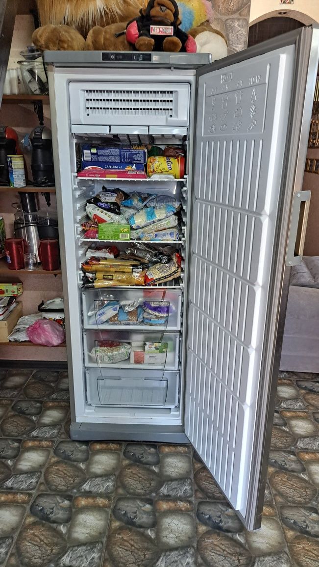 Продам морозильну камеру