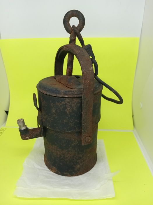 Stara lampa karbidowa