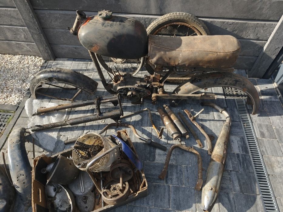 Wsk 125 w częściach do remontu wfm shl