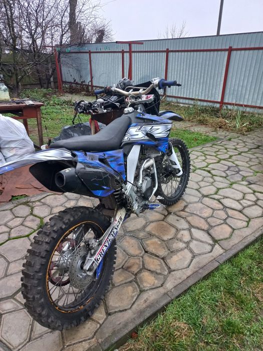 Кастомний мотоцикл зроблений під yamaha