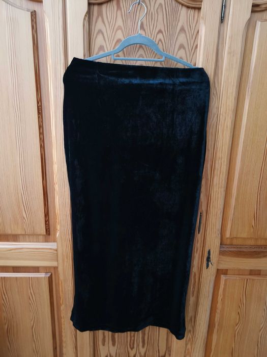 Czarna spódnica aksamitna, r. 38/40