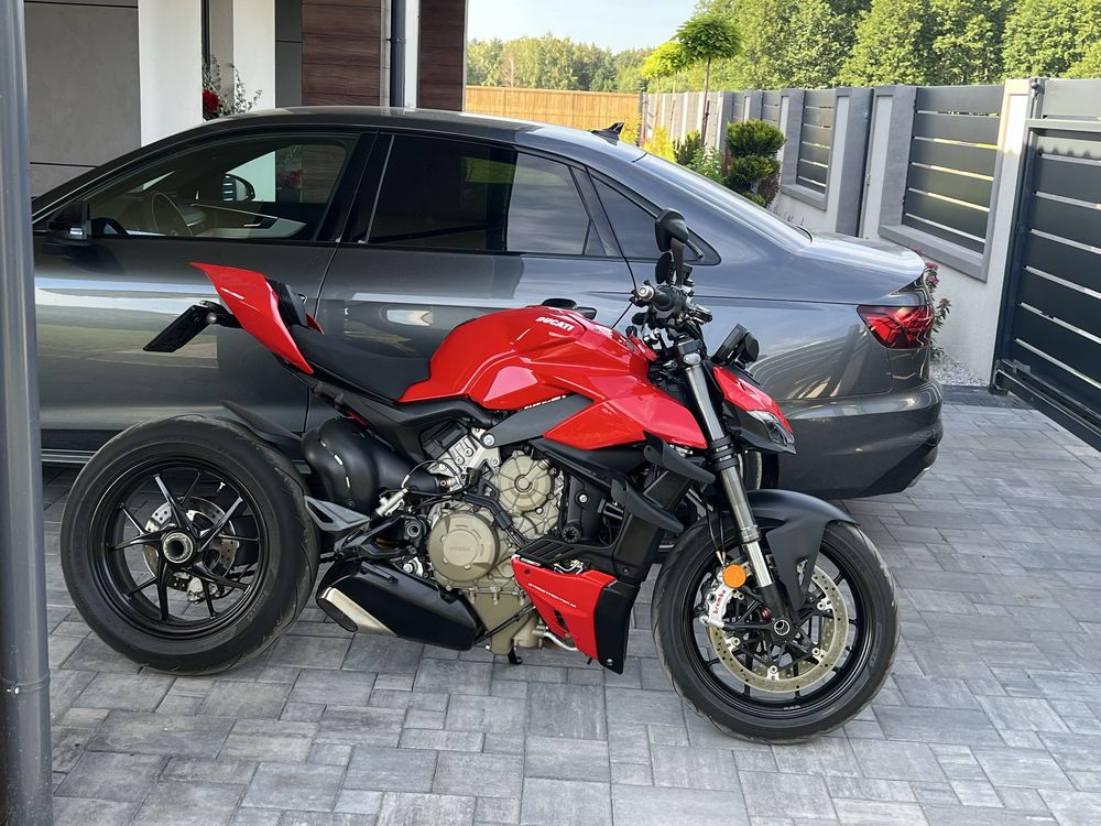Ducati streetfighter v4