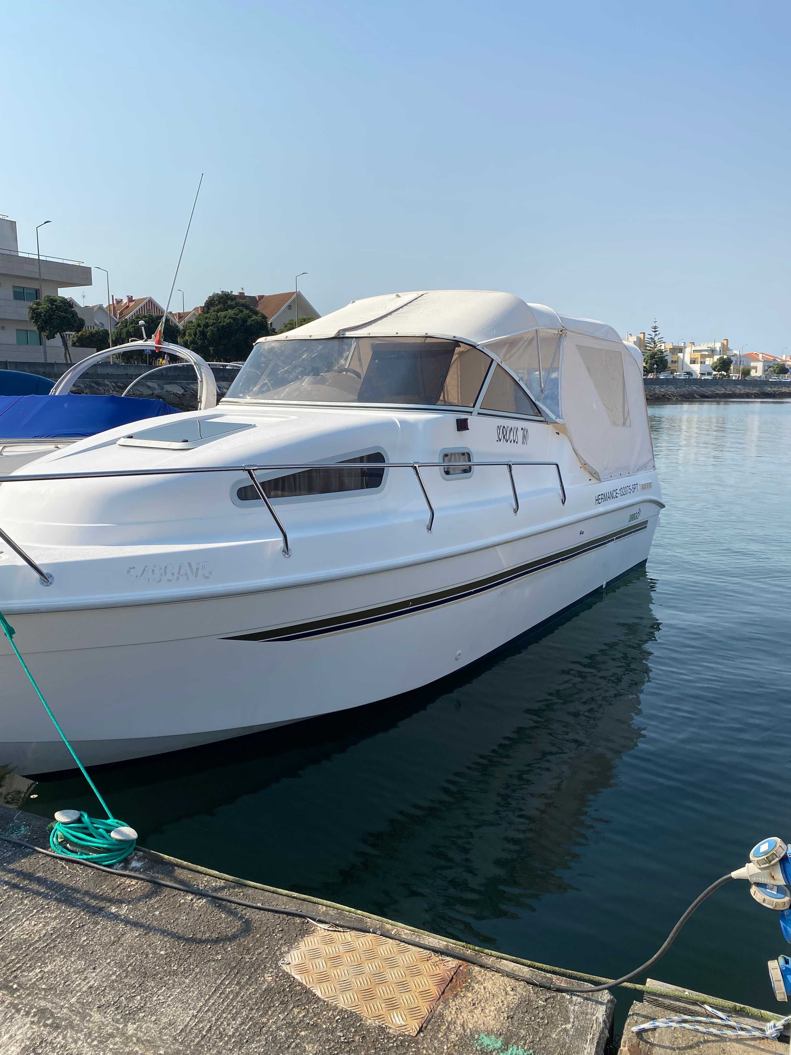 LANCHA 8,2 M.CABINADA