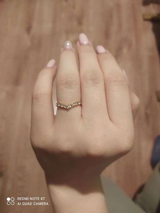 Pierścionek damski w kolorze złota