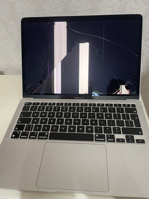 Macbook air m1 a2337 не працює монітор