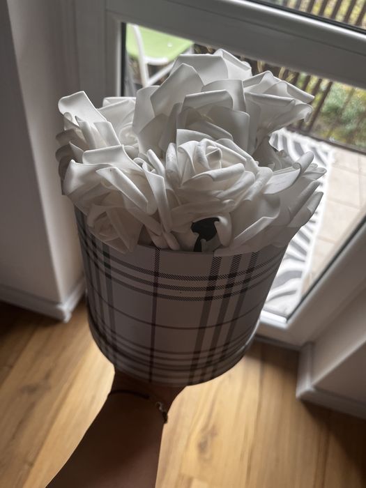 Flowerbox kwiaty pudelko roze biale prezent