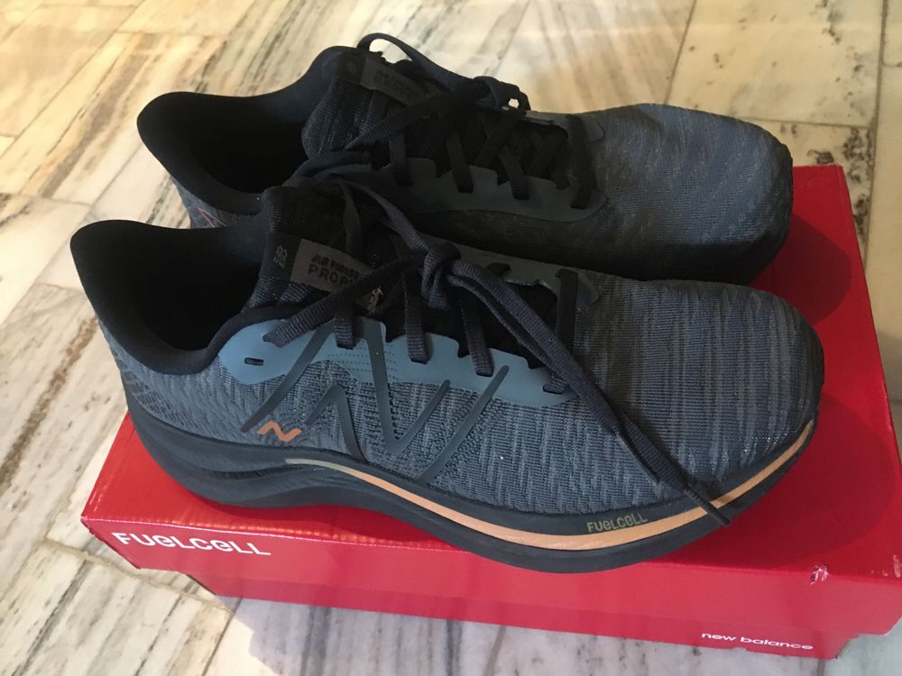 Buty do biegania damskie New Balance Fuell Cell Propel V4 r.41